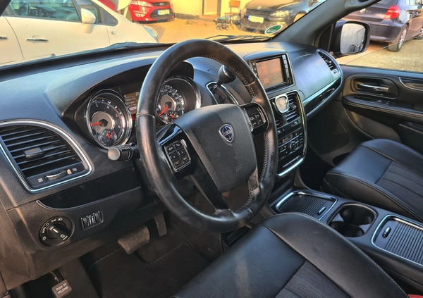 Lancia Voyager cena 61999 przebieg: 200473, rok produkcji 2014 z Miłakowo małe 781